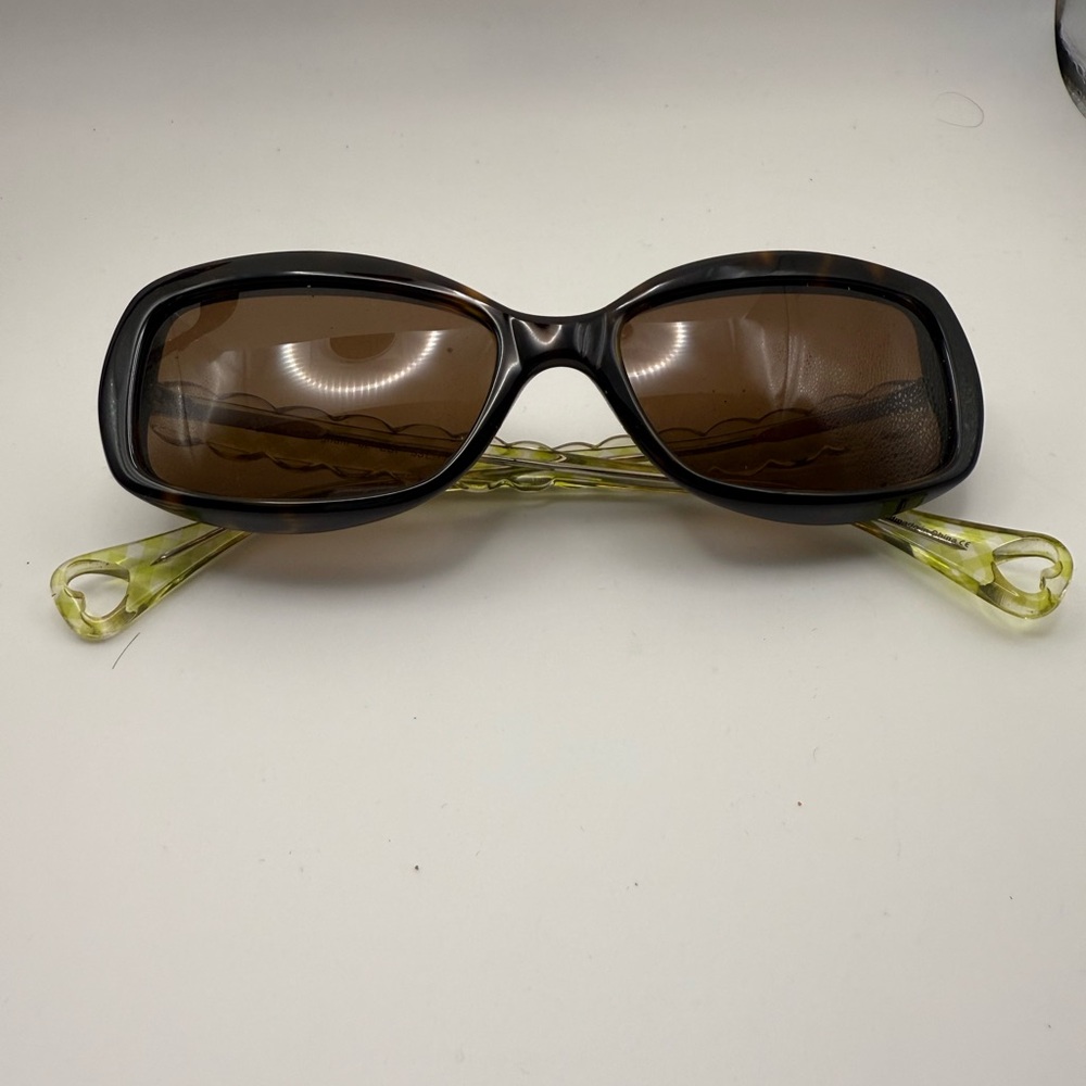 Stylish Betsey Johnson Sunglasses Tortoise Look With Citron Green Arms/ Temple